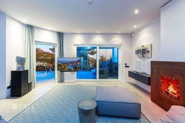 Wohnzimmer mit Kamin