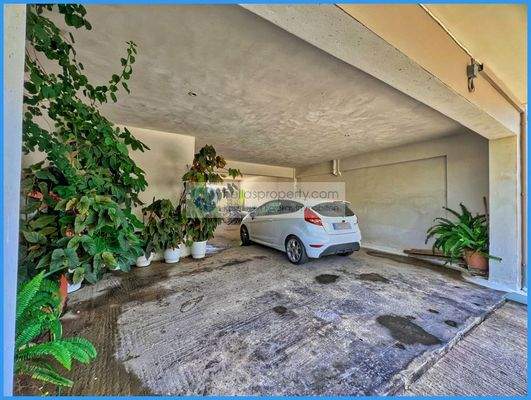 9c5d40aecfbf4f89a9b117b07f7d7595-original