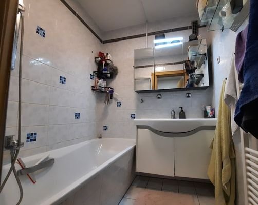 Bad mit Wanne