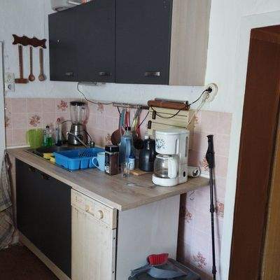 Küche mit Küchenmöbel