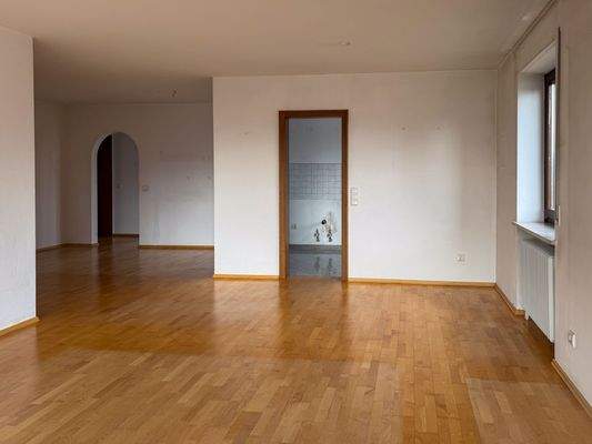 Blick zur Küche und Essbereich