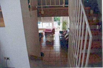 Blick ins Wohnzimmer aus Essbereich.jpg