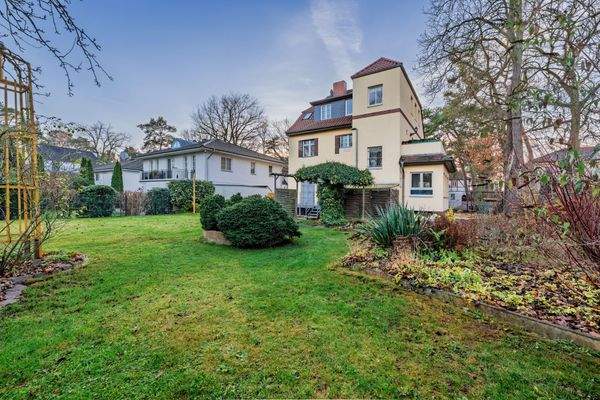 Hausansicht aus dem Garten