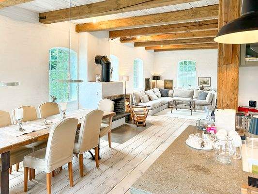 Wohnbereich mit Kamin.jpg