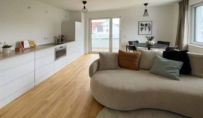 helle, offene Wohnküche