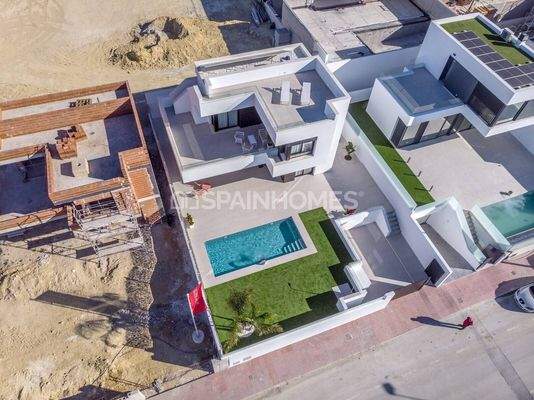 Elegant Detached Villas with Pools in Rojales Alicante