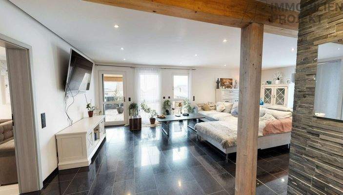 Wohnbereich mit Zugang auf die Terrasse 