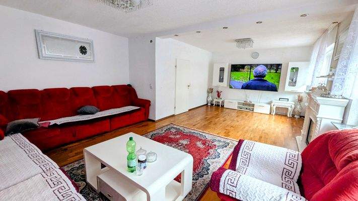 EG großes, helles Wohnzimmer 