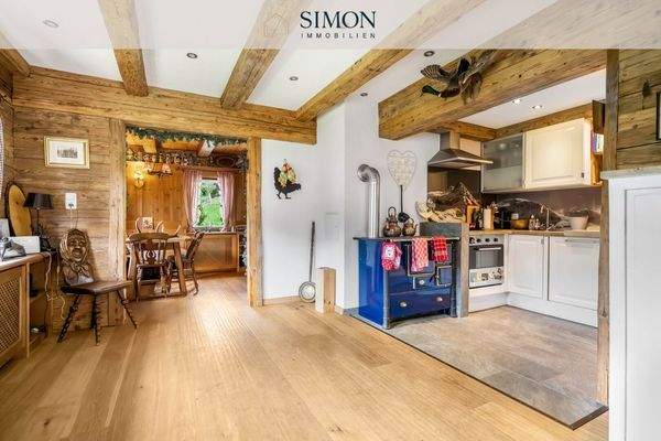 Küche mit Holzofen