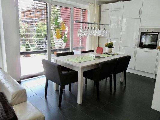 Küche mit Essbereich