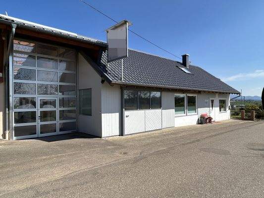 Ansicht Zufahrt und Lagerhalle