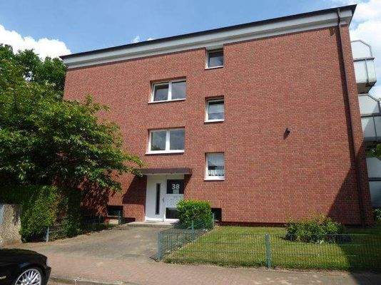 Eingangsansicht im Sommer