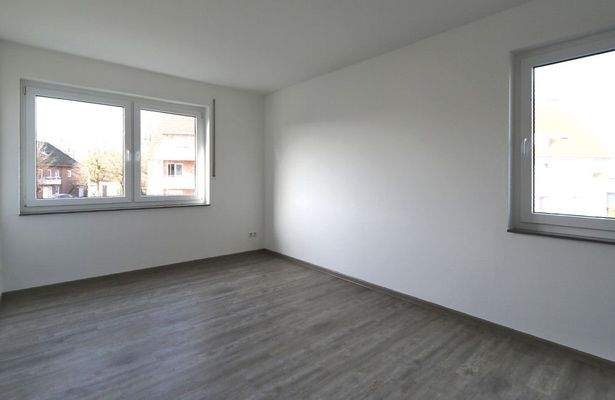 V1536 Büro Haus rechts OG