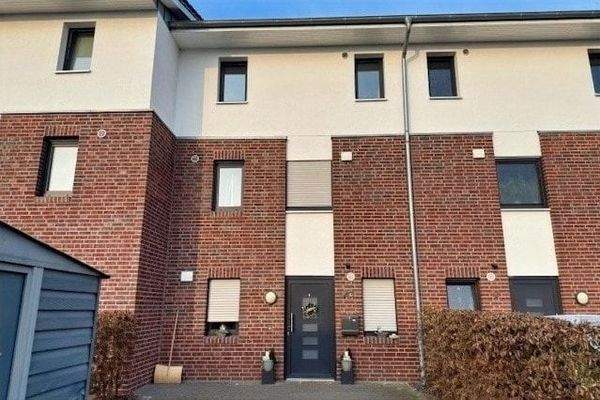 Endreihenhaus rechts und Mitte rechts