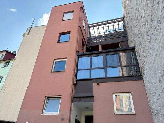 moderner Hintereingang beim Stellplatz