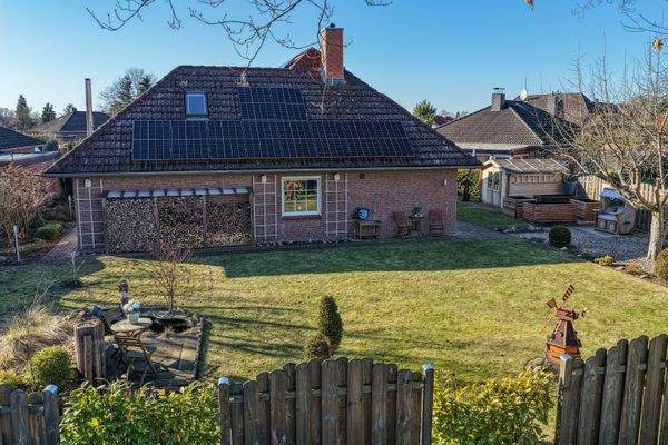 Gartenidylle mit Teich - Wohlfühloase mit Rückzugsorten