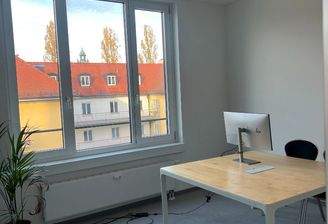 Teil des großen Büroraumes