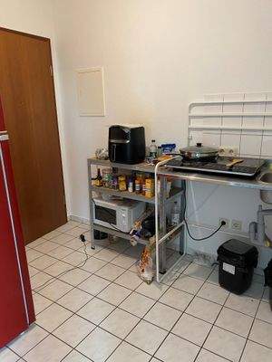 Kleine Küche im Eingangsbereich