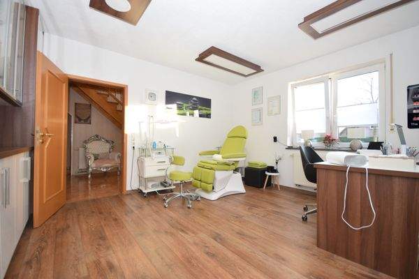 Nagel und Schonheitsalon EG 1