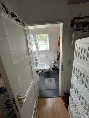 Blick Badezimmer vom Flur