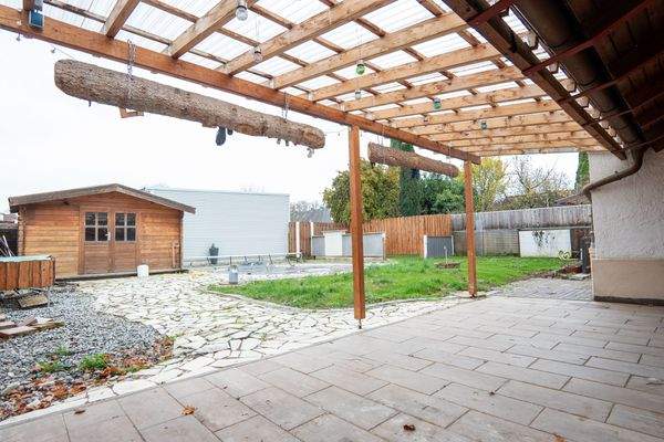 Überdachte Terrasse.jpg