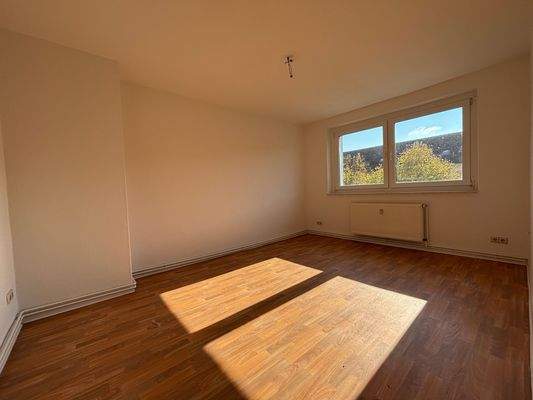 Leeres Zimmer mit Holzboden