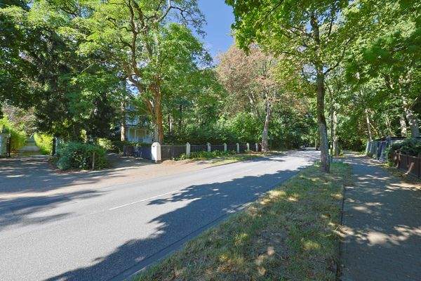 Baugrundstück mit Altbestand