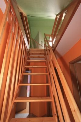 Treppe zum Spitzboden