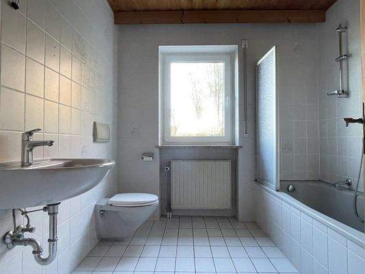 33 EG Bad Schlaf- und Kinderzimmer.jpeg