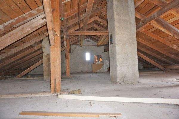 Speicher: Dach mit Holzschalung