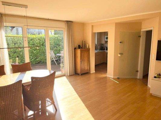 Wohnbereich mit Zugang zur Küche!