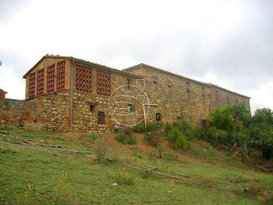 Renovierungsbedürftiges Anwesen