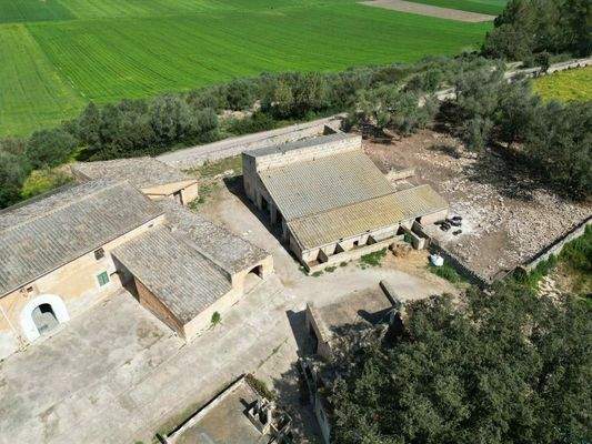 Traditionelle Finca mit diversen Gebäuden zum Verkauf in Villafranca, Mallorca