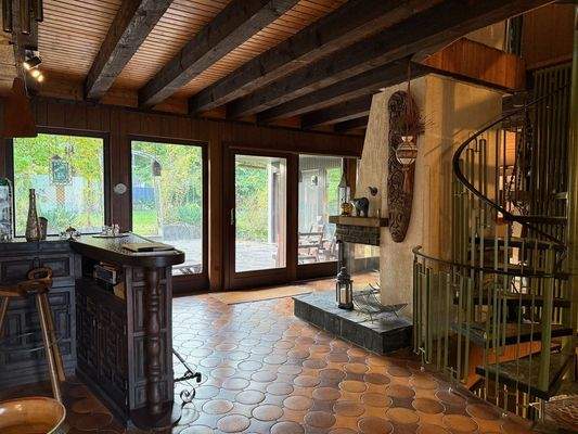 Blick in die Große Wohndiele mit Kamin