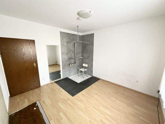 Zimmer mit Dusche (eben) im Erdgeschoss