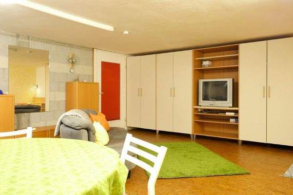 146 P TV, Schrank (1 von 1)