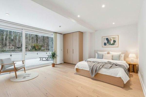 (KI) Schlafzimmer 1. OG - virtuell möbliert