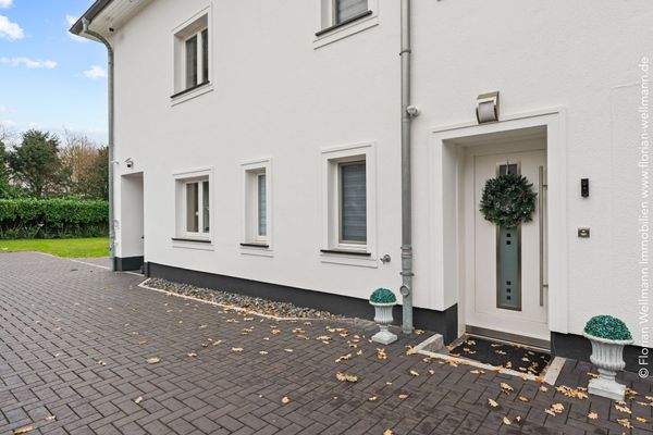 Hofbereich vor dem Souterrain.