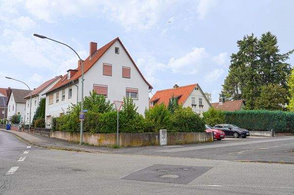 Straßenansicht Grundstück