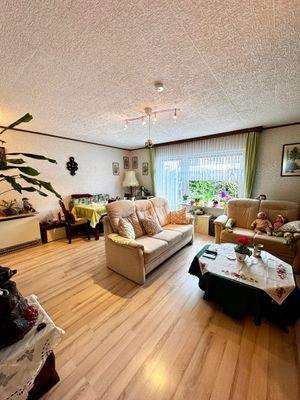 Blick ins Wohnzimmer 