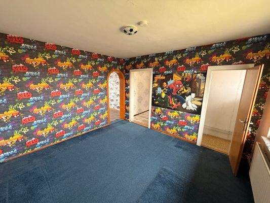 25 Zimmer OG linke Hälfte