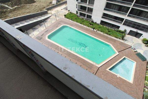 1 Bedroom Apartment in a Complex in İstanbul, Esenyurt