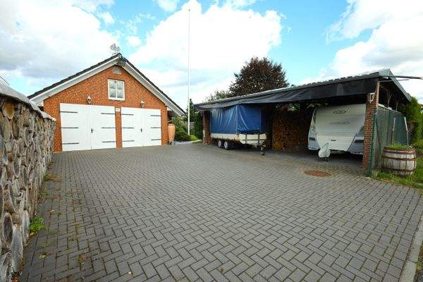 Doppelgarage und Carport