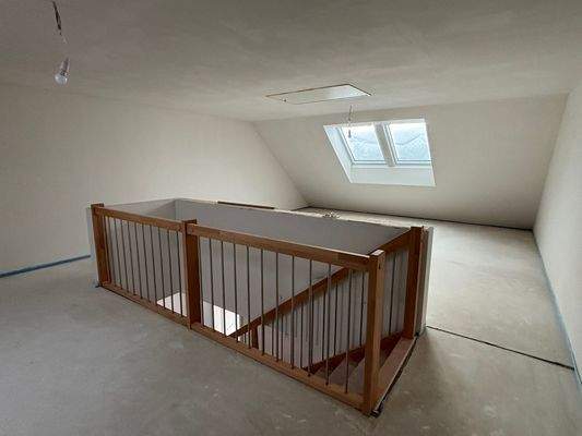 Dachgeschoss -renovierungsfertig