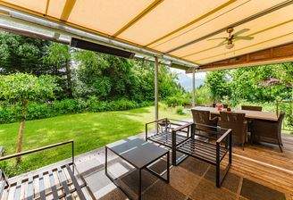 Die beheizte und überdachte Terrasse, auch bei schlechter Witterung nutzbar