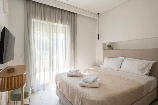 Kreta, Tavronitis: Zeitgenössisch eingerichtete Villa mit Pool zu verkaufen