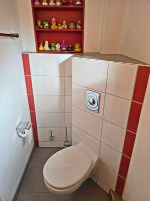 schickes Bad im Erdgeschoss