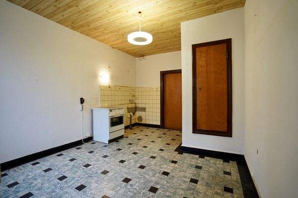 Küche mit Speisekammer