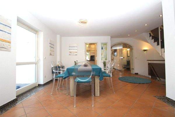 Der geräumige Essbereich …