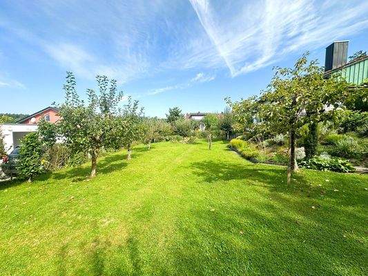 weitläufiges Gartengrundstück